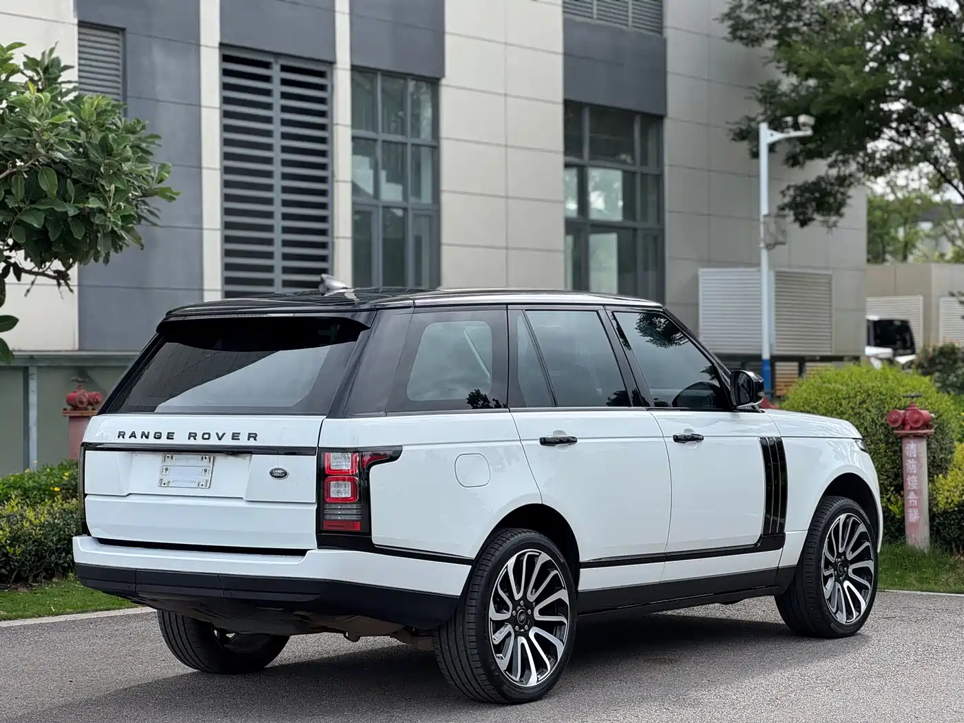 Land Rover Range Rover 2015 3.0 TDV6 Vogue фото 5
