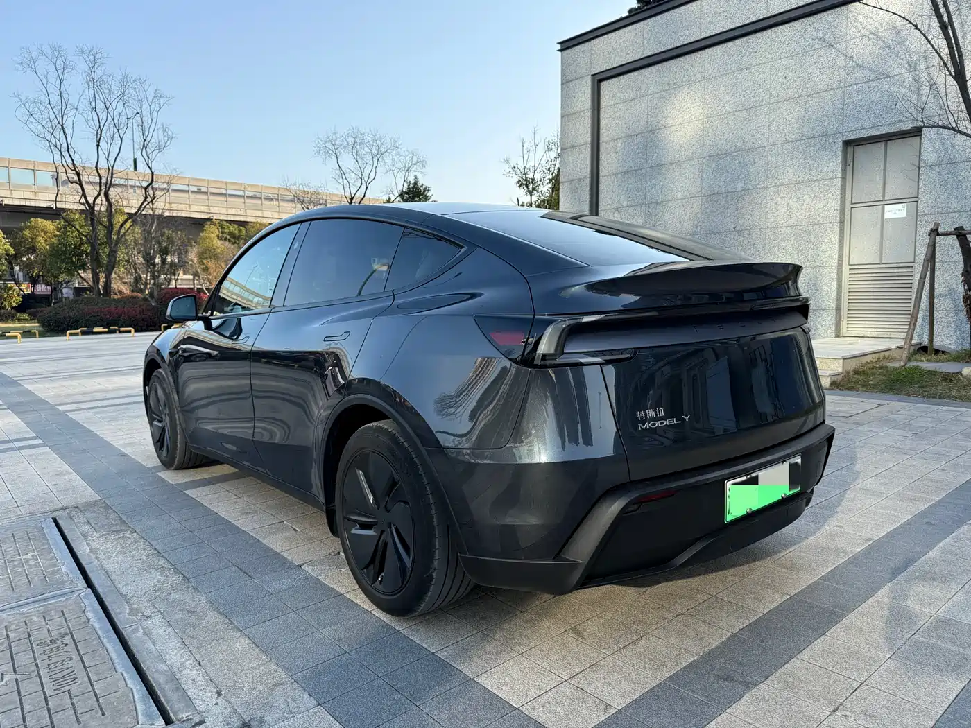 TESLA MODEL Y