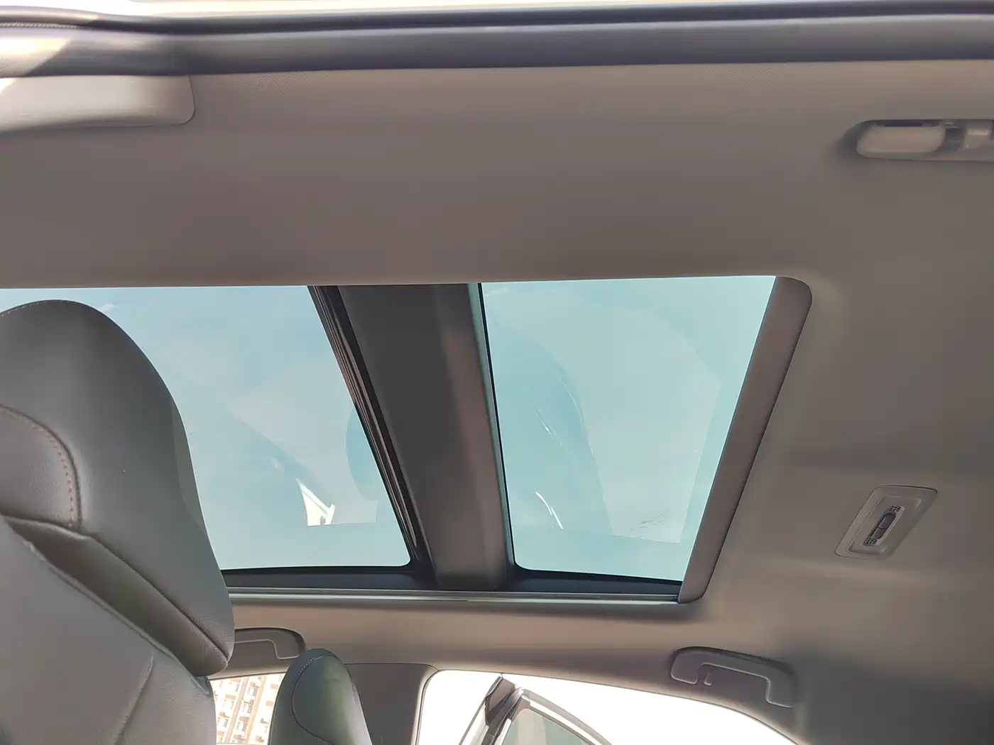 Toyota Camry 2023 2.5G Luxury Edition фото 15