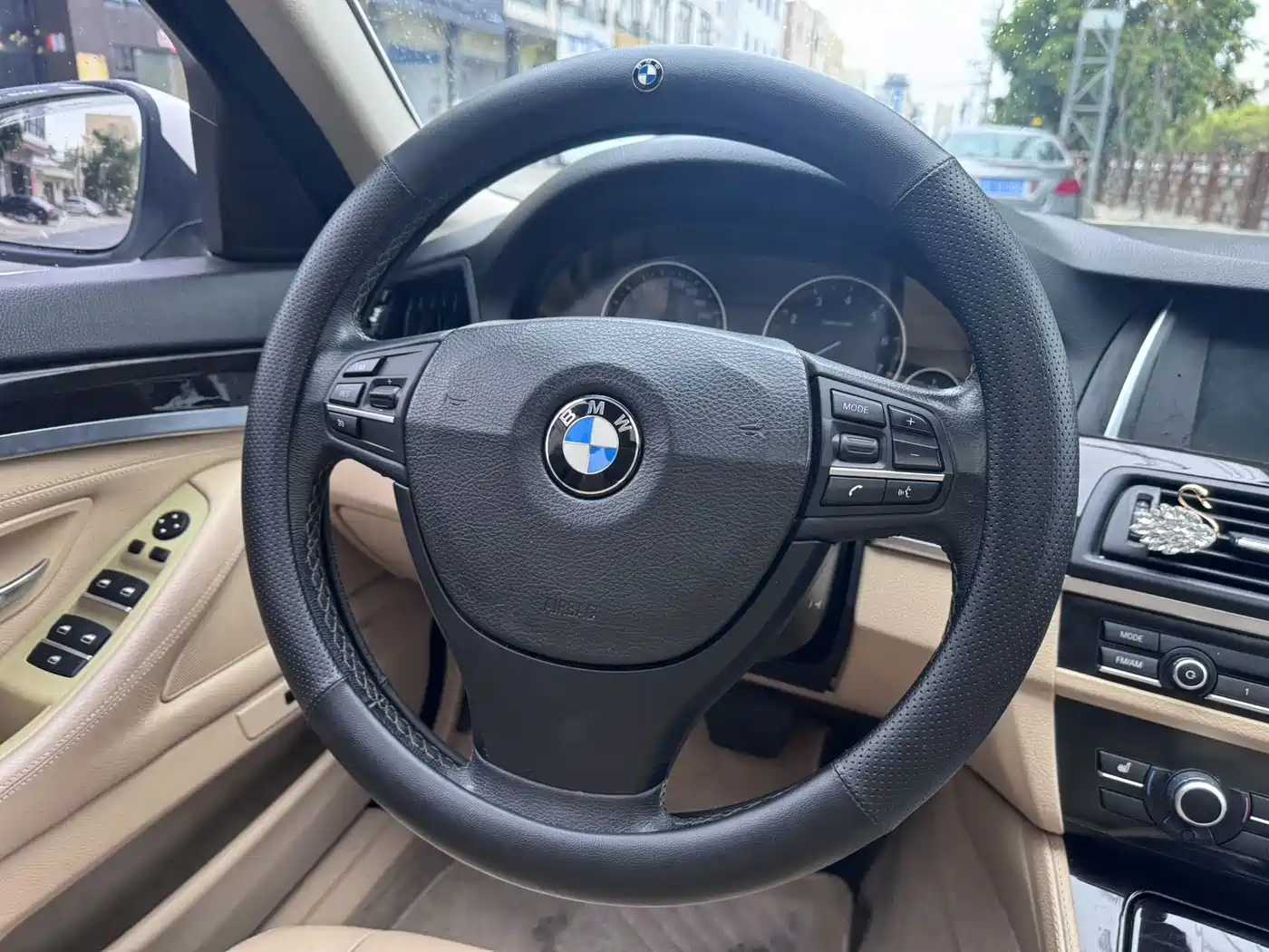 BMW 5 Series 2013 525Li Leadership фото 9
