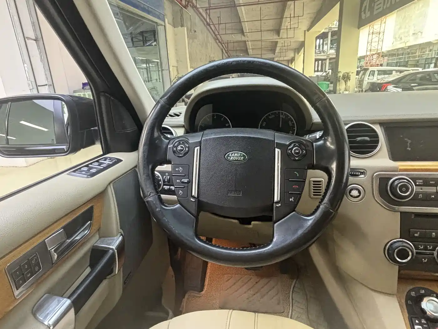 Land Rover Discovery 2012 5.0 V8 SE фото 5