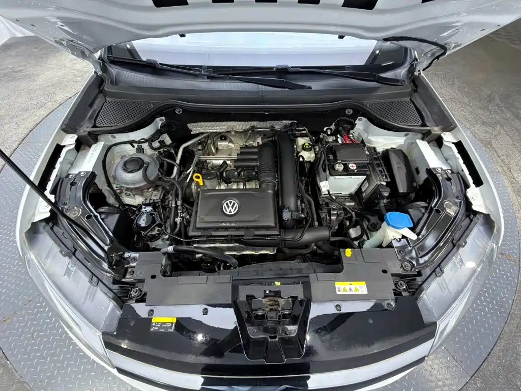 Photo 7 - Jetta VS5