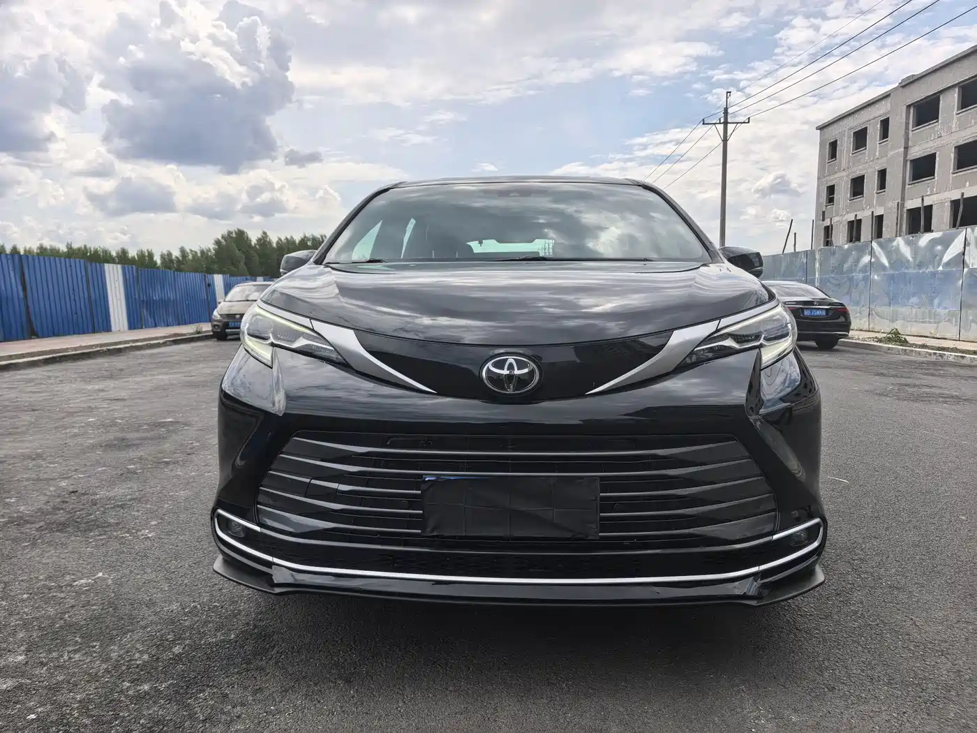 Toyota Sienna 2024 2.5L Hybrid AWD Luxury Edition фото 2