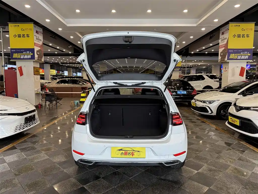 Volkswagen Golf 2018 230TSI Automatic Luxury фото 31