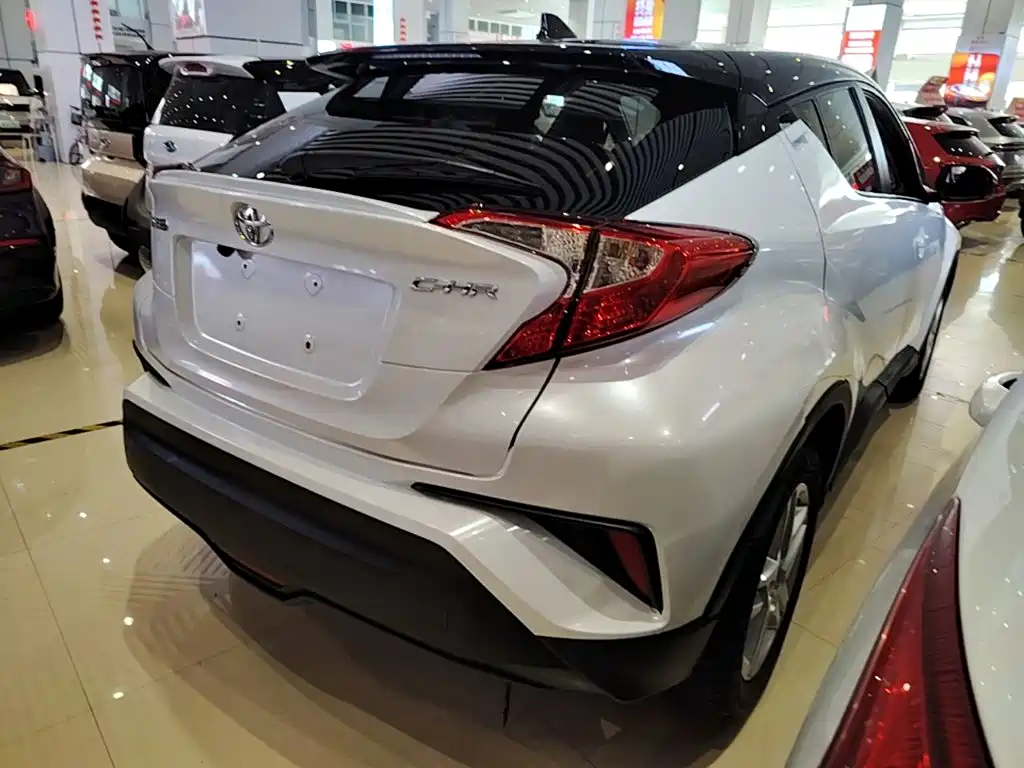 Фото 7 - Toyota C-HR