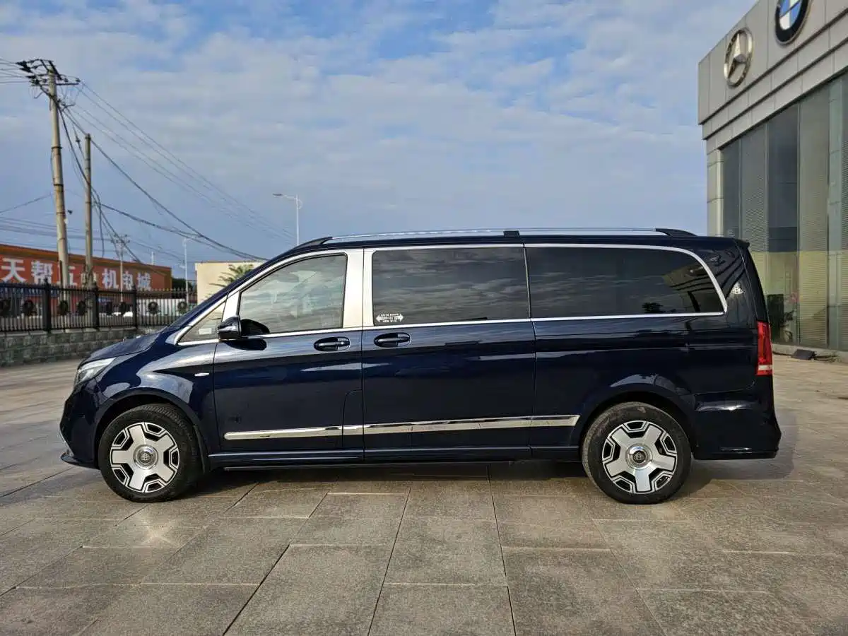 Mercedes-Benz V-Class 2018 V 260 L Premium Long Wheelbase Edition China VI фото 4