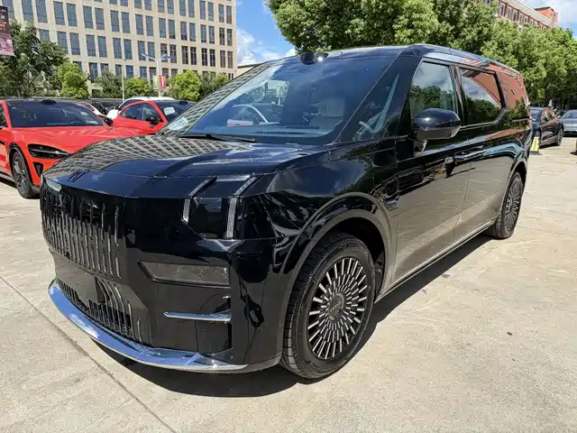 Zeekr 009 7 мест с проходом, полный привод, 108kWh