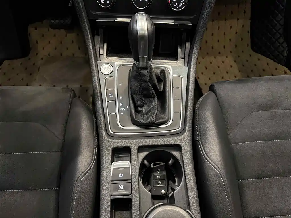 Volkswagen Golf 2018 230TSI Automatic Luxury фото 25