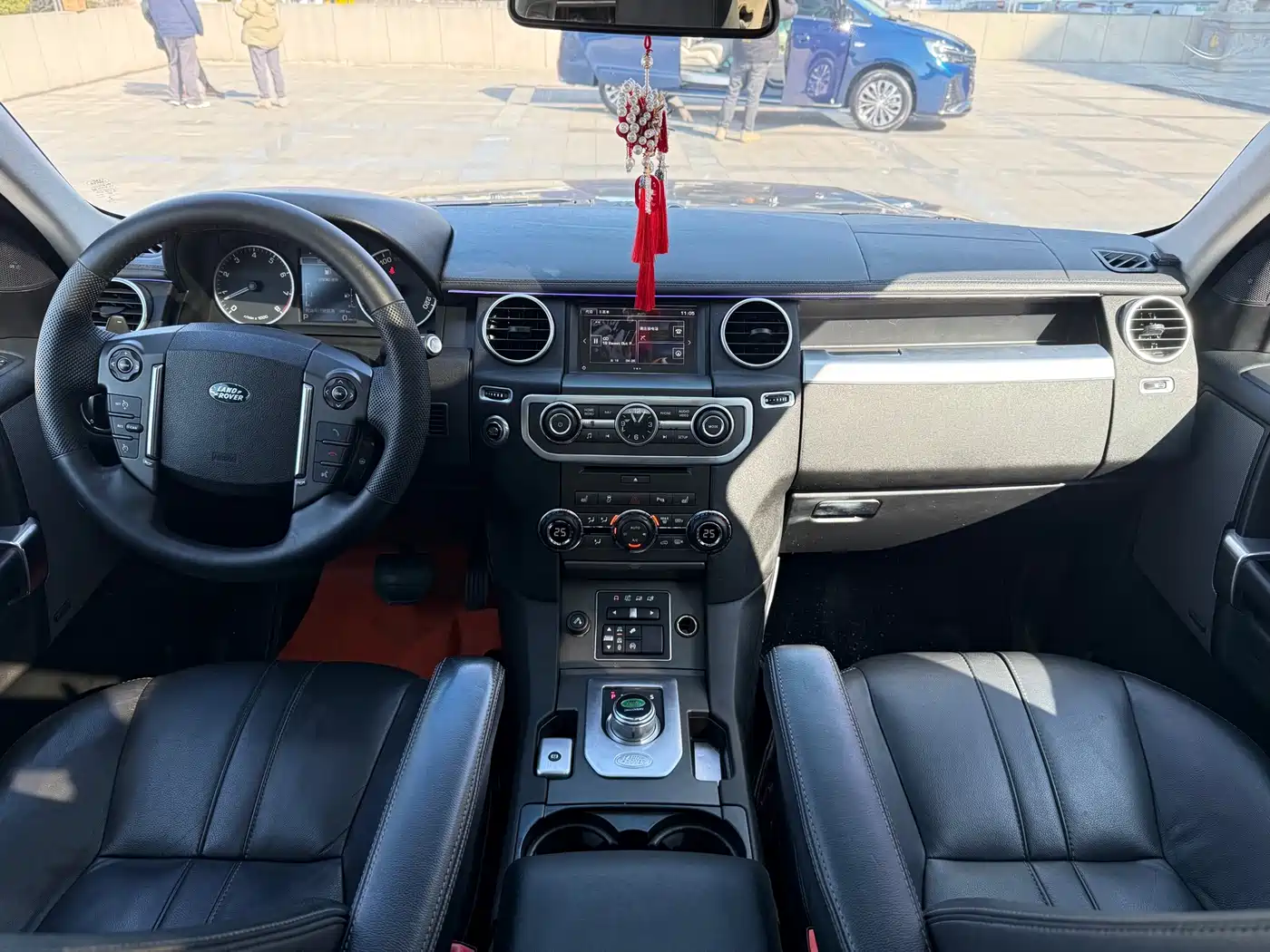 Land Rover Discovery 2015 3.0 SC V6 SE фото 6