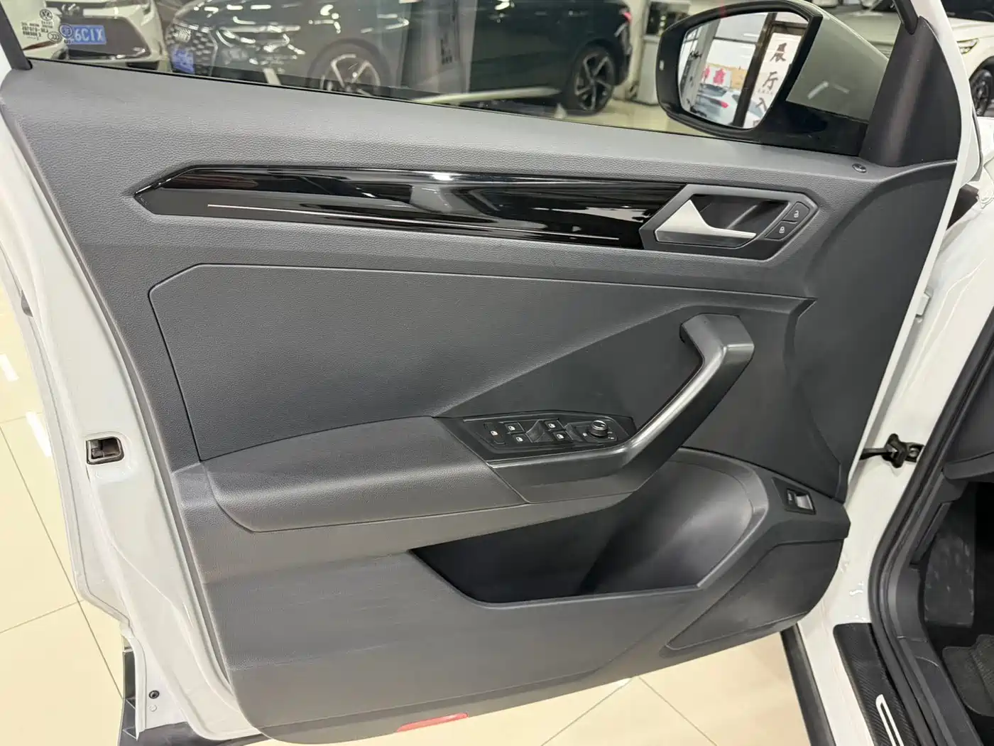 VOLKSWAGEN T ROC EXPLORING SONGS