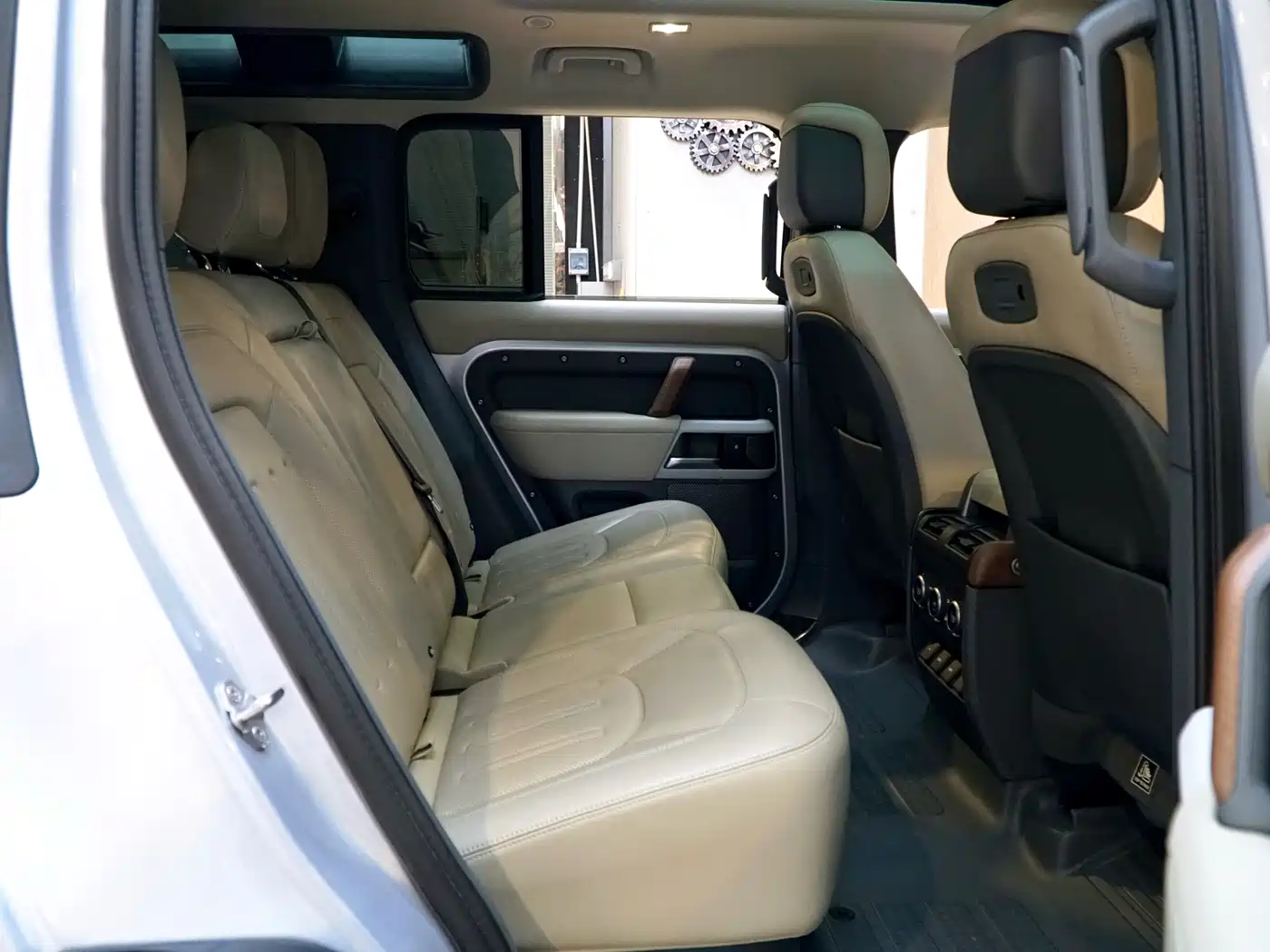 Land Rover Defender 2020 Model 110 P400 HSE фото 10