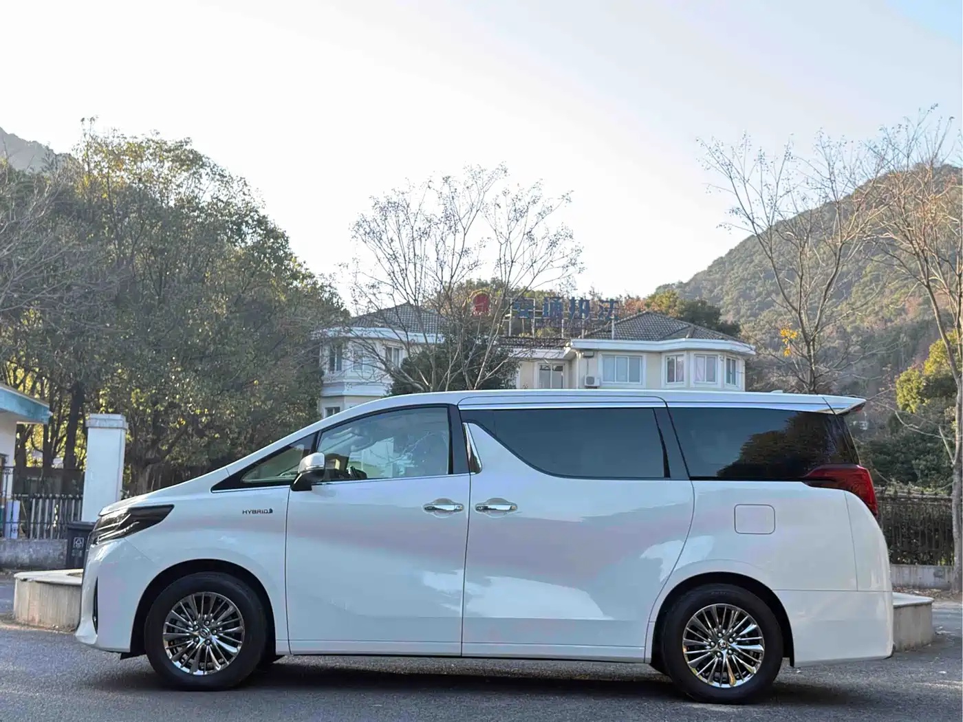 Toyota Alphard 2021 Hybrid 2.5L Premium фото 6