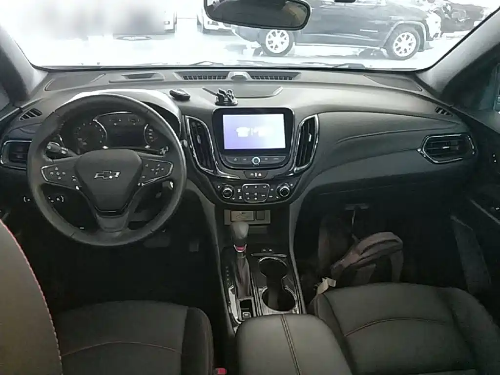 Фото 10 - Chevrolet Equinox
