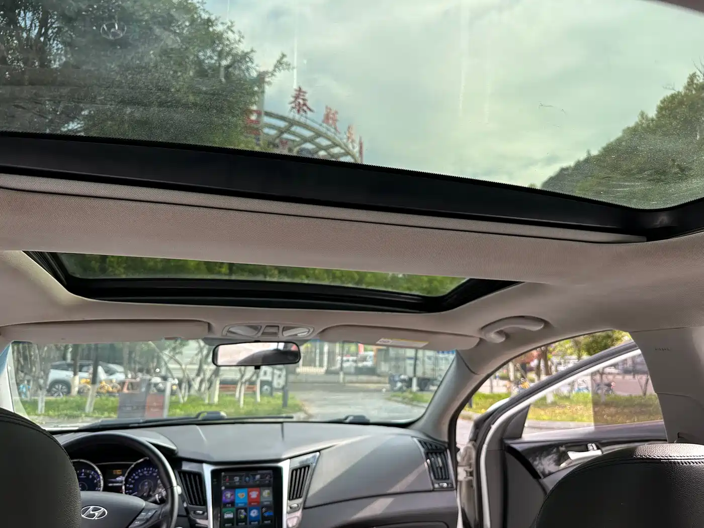 Hyundai Sonata 2014 2.0L Automatic Premium Edition фото 17