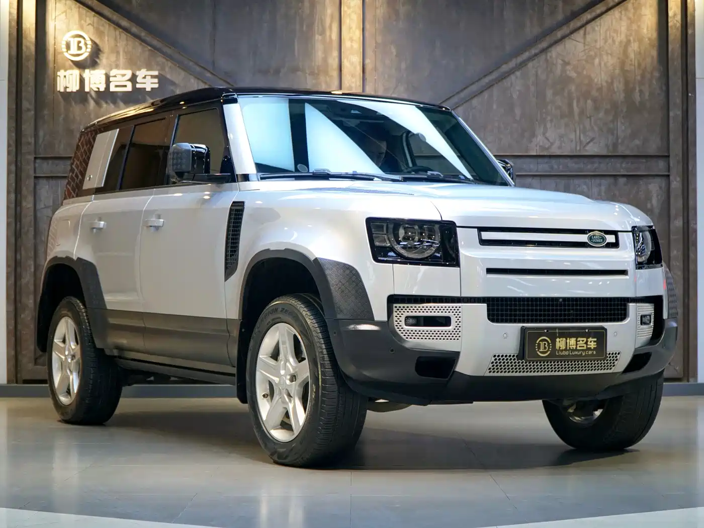 Land Rover Defender 2020 Model 110 P400 HSE фото 23