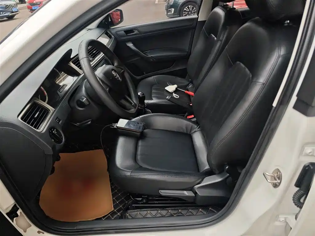 Škoda Rapid 2018 1.6L Manual Standard Edition фото 15