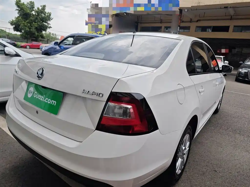 Škoda Rapid 2018 1.6L Manual Standard Edition фото 7