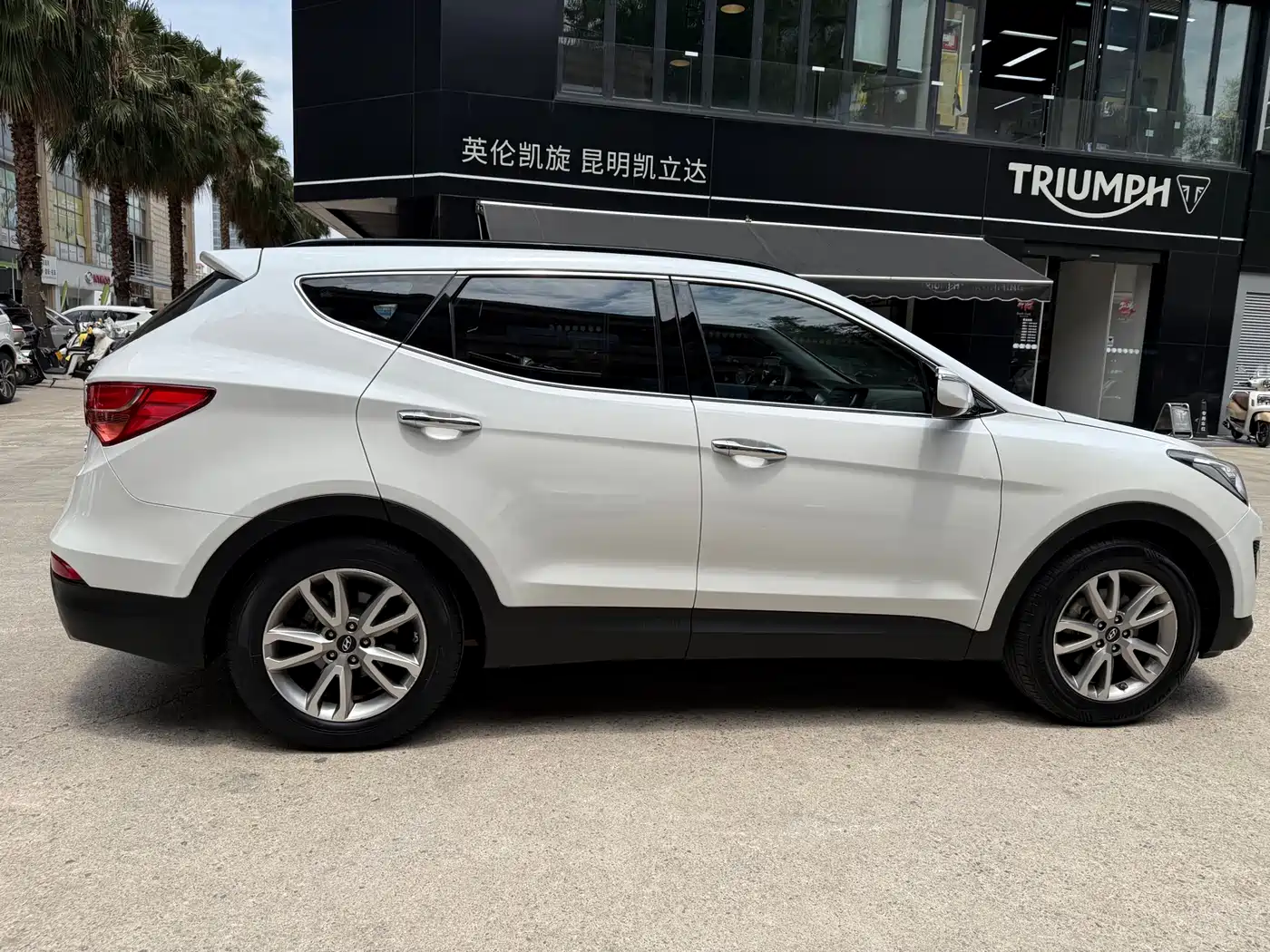 Hyundai Santa Fe 2013 Model 2.4L Automatic 4WD Smart фото 6