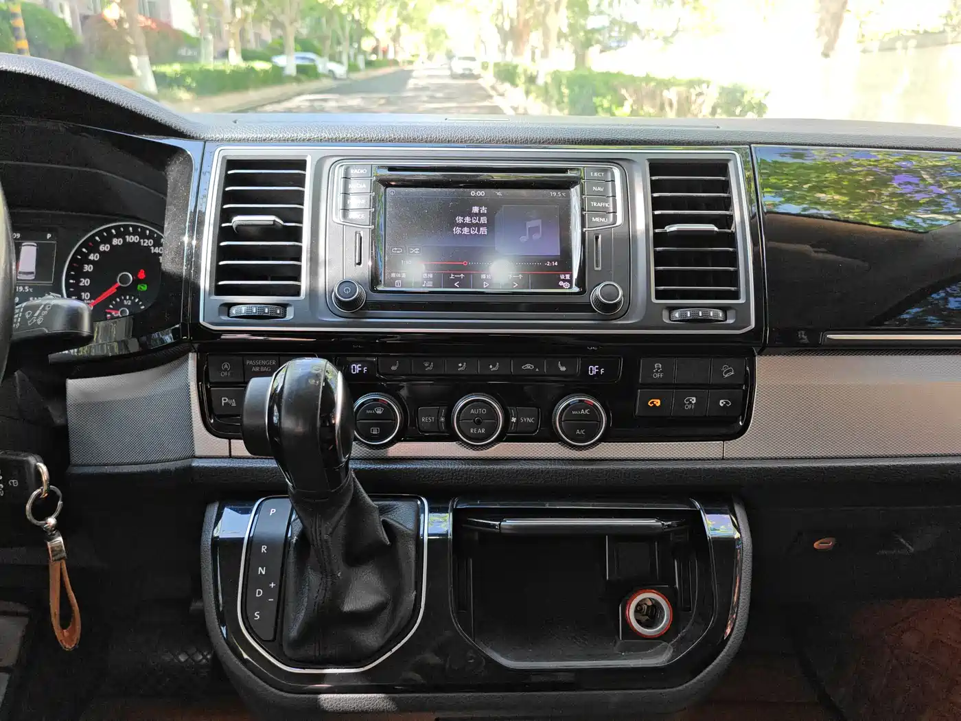 Volkswagen Multivan 2016 2.0TSI 4WD Prestige 7-Seater фото 13