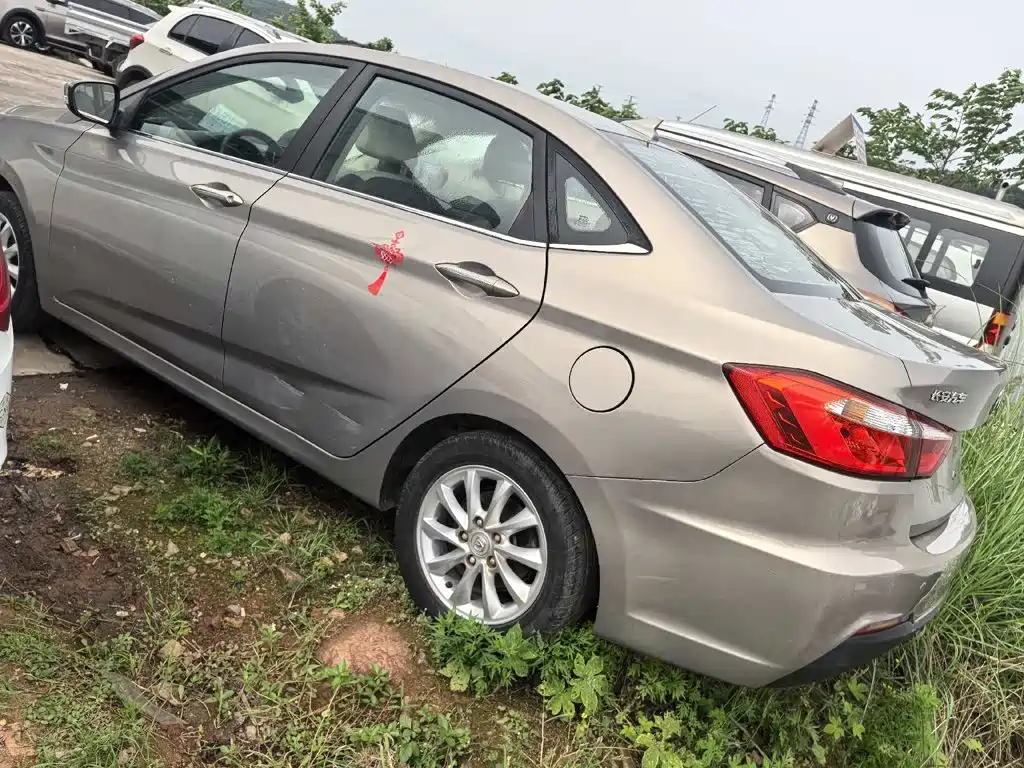 Фото 3 - Changan Yuexiang V7
