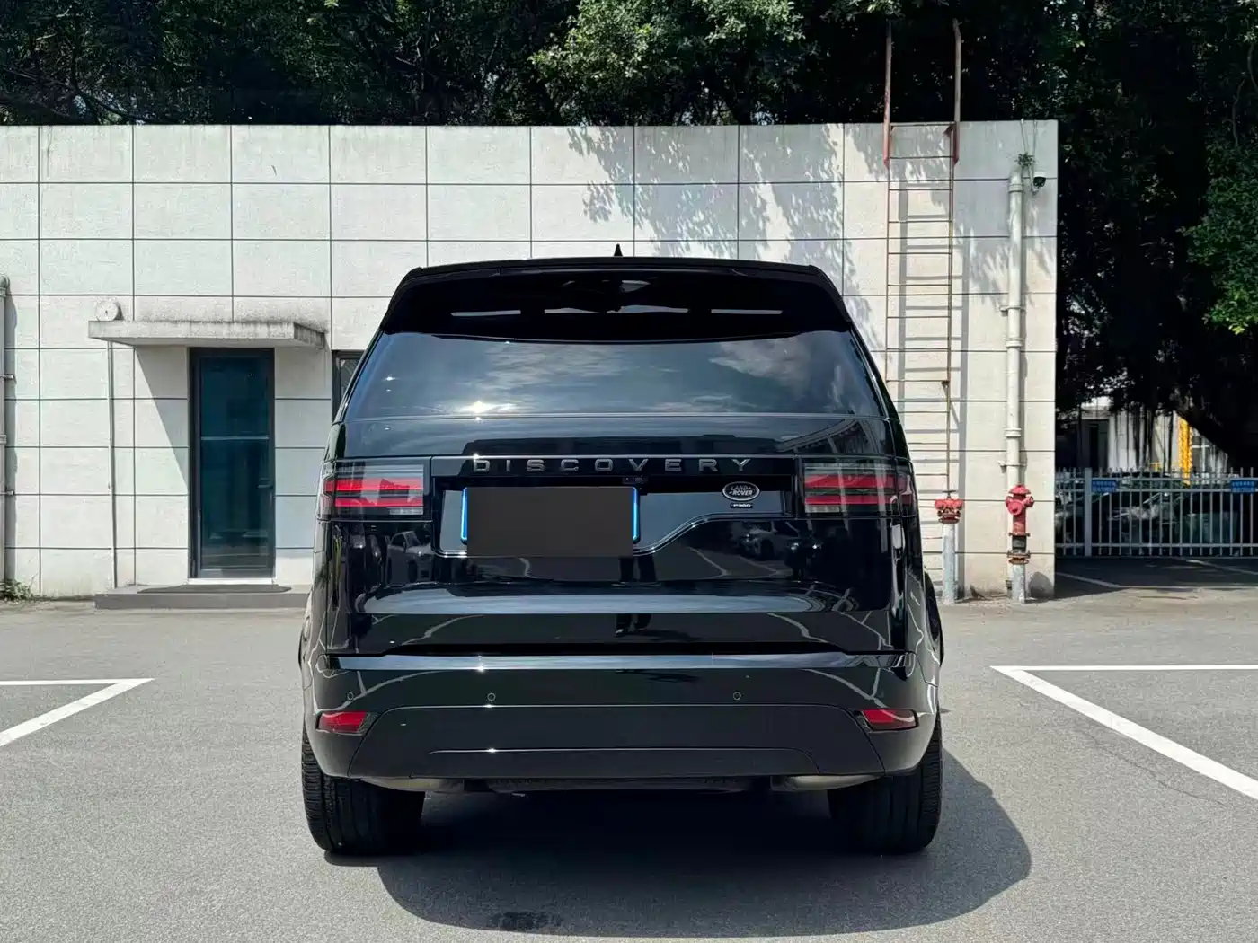 Land Rover Discovery 2023 Facelift 360PS R-Dynamic SE фото 9