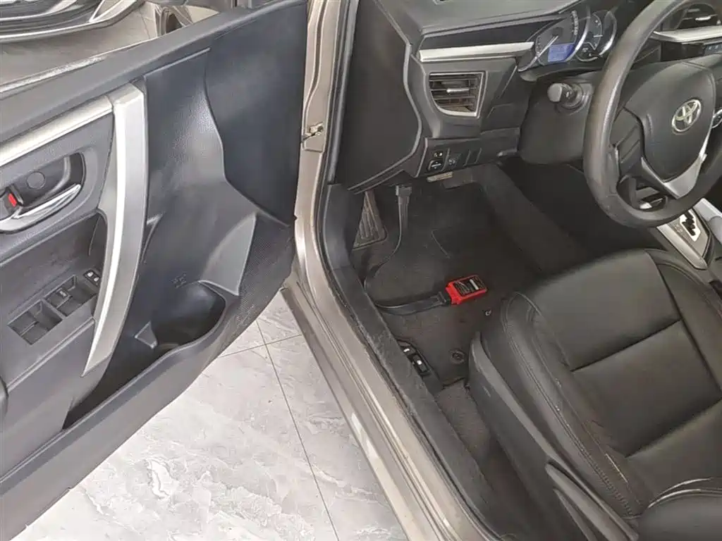 Toyota Corolla 2014 1.6L CVT GL фото 16