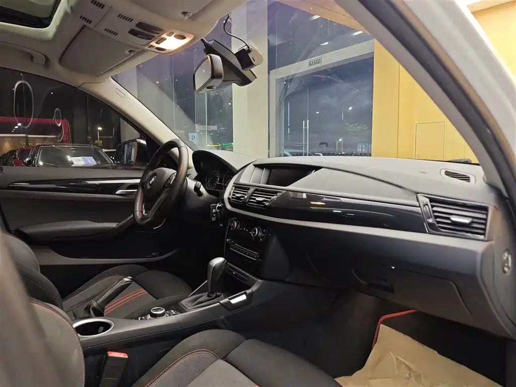 BMW X1 2013 sDrive18i Sport Design Package фото 23