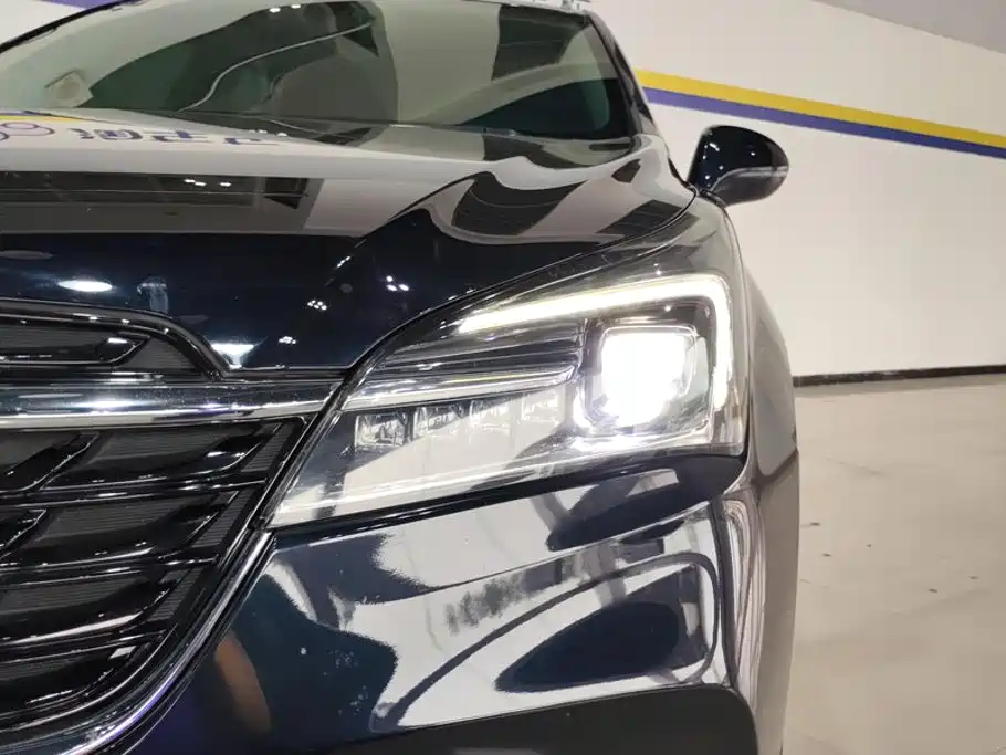 Photo 5 - Buick Envision Plus