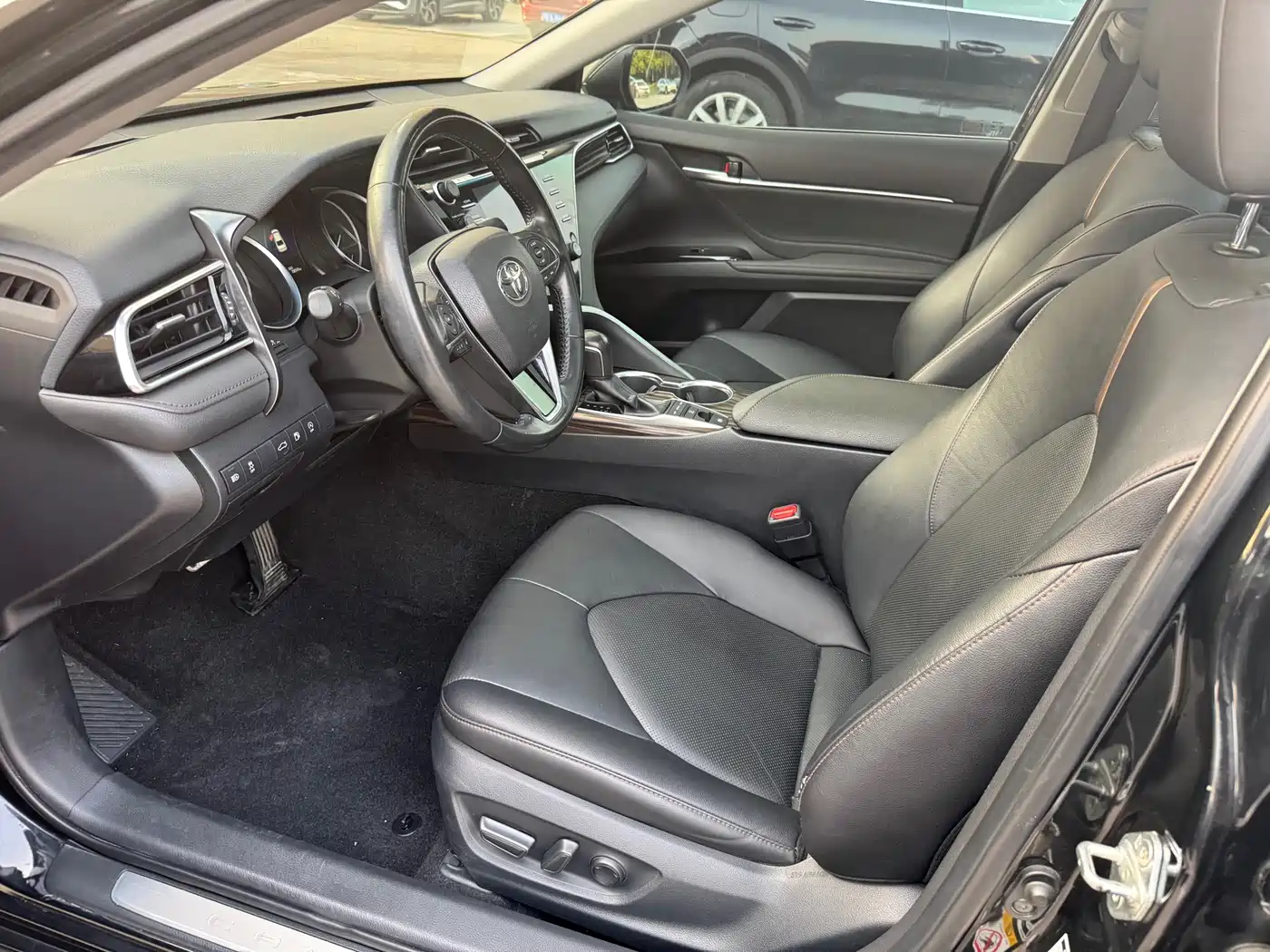 Toyota Camry 2018 2.5G Luxury Edition фото 7