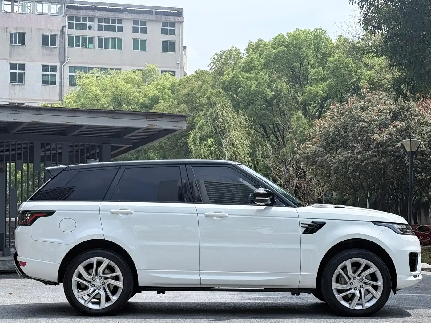 Land Rover Range Rover Sport 2020 3.0 L6 SE фото 14