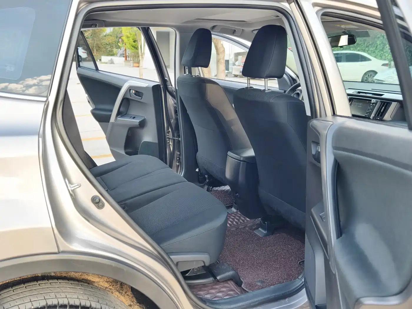 Toyota RAV4 Rongfang 2016 2.0L CVT 2WD Trend (China V) фото 15