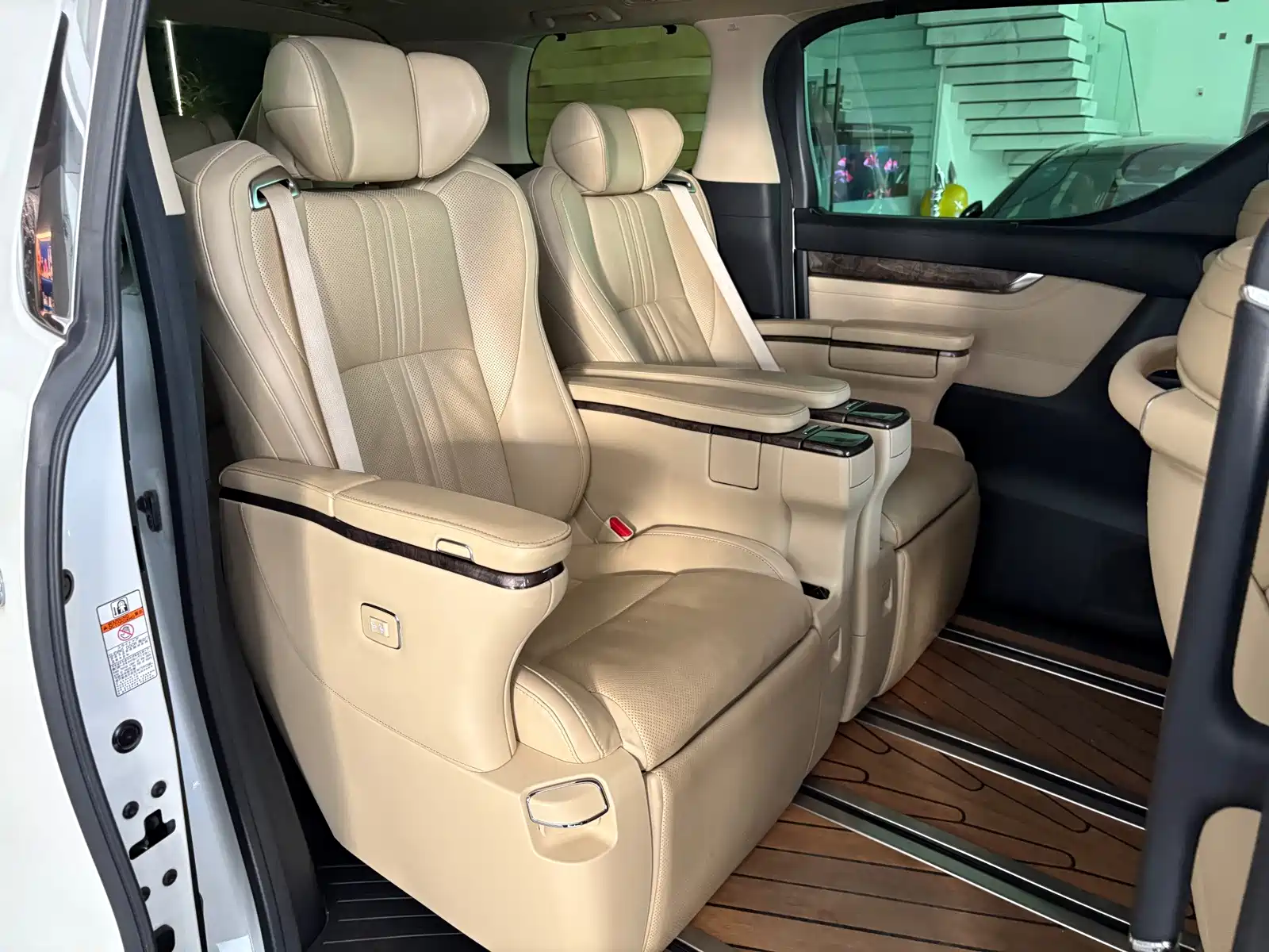 Фото 22 - Toyota Vellfire