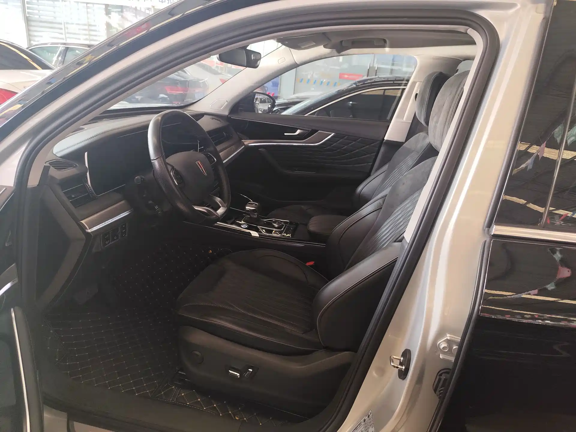 Фото 4 - Hongqi HS5