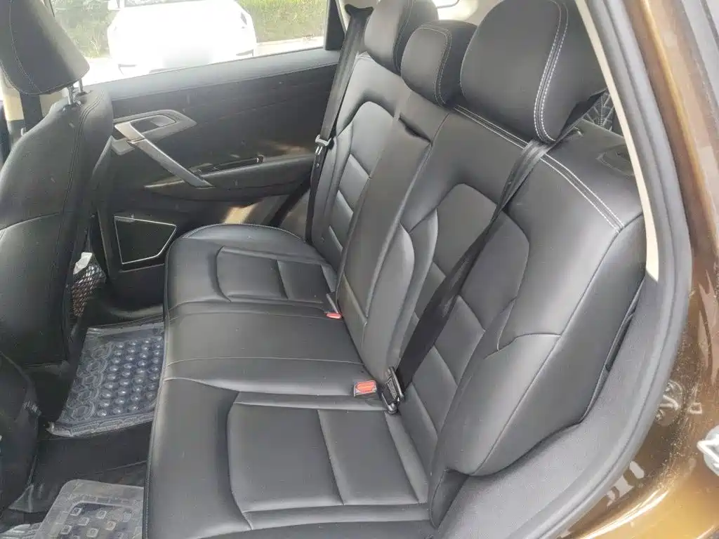 Photo 13 - Geely Atlas