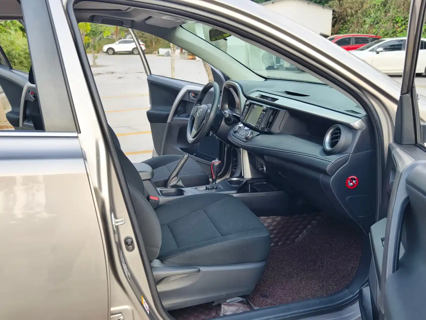 Toyota RAV4 Rongfang 2016 2.0L CVT 2WD Trend (China V) фото 14