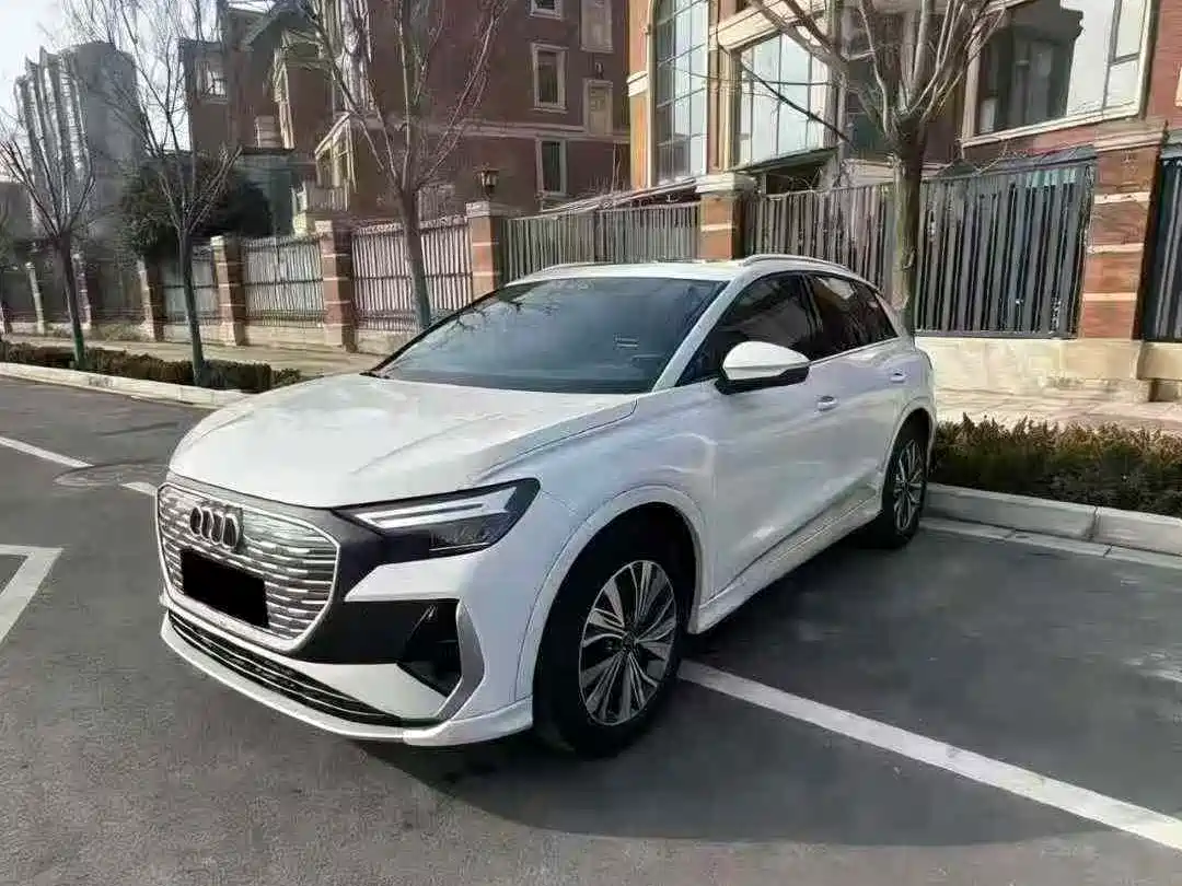AUDI Q4 E TRON