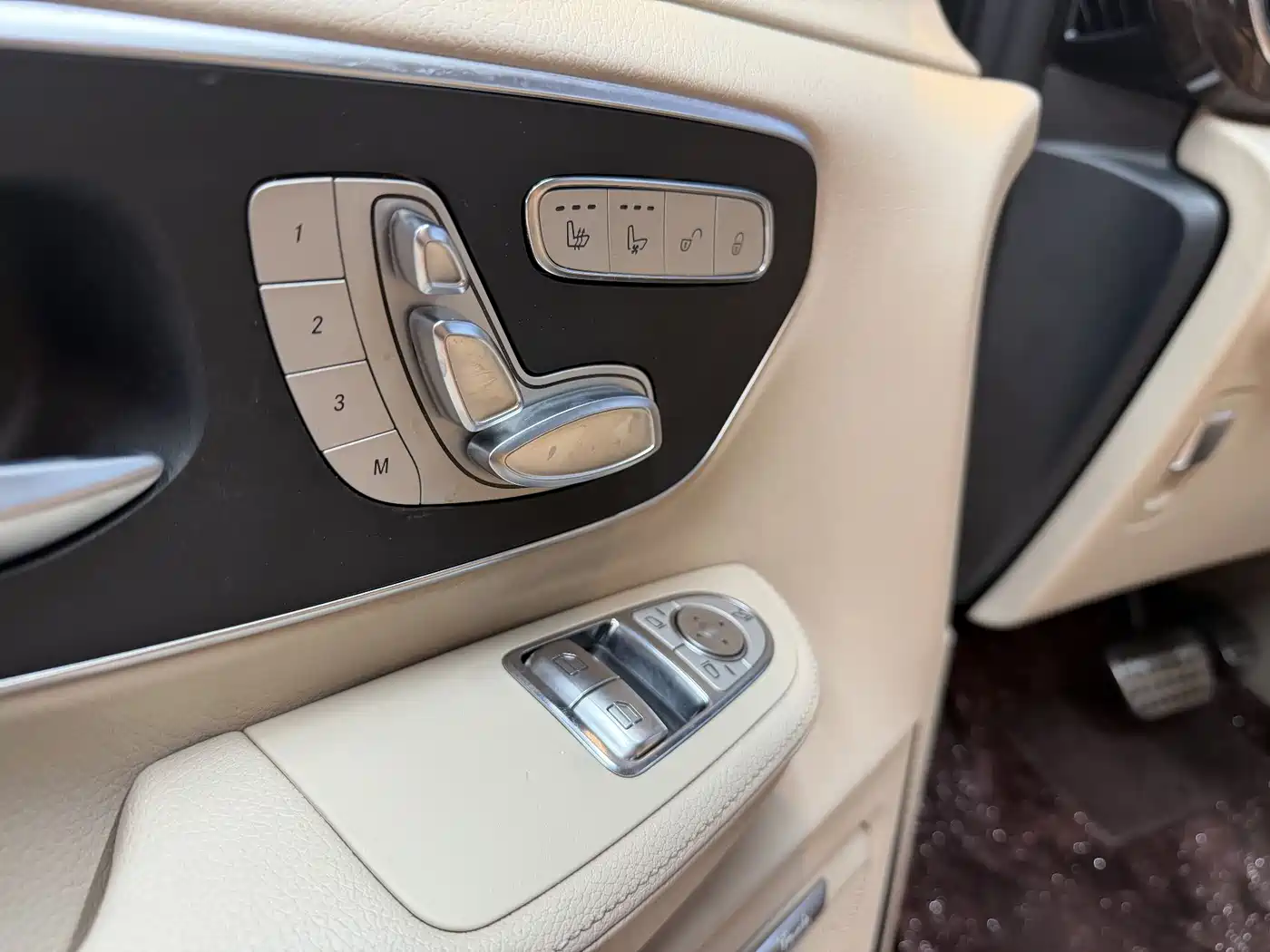 Mercedes-Benz V-Class 2017 Model V 260 L Premium Extended Edition фото 8