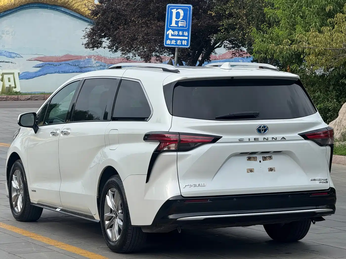 Фото 7 - Toyota Sienna
