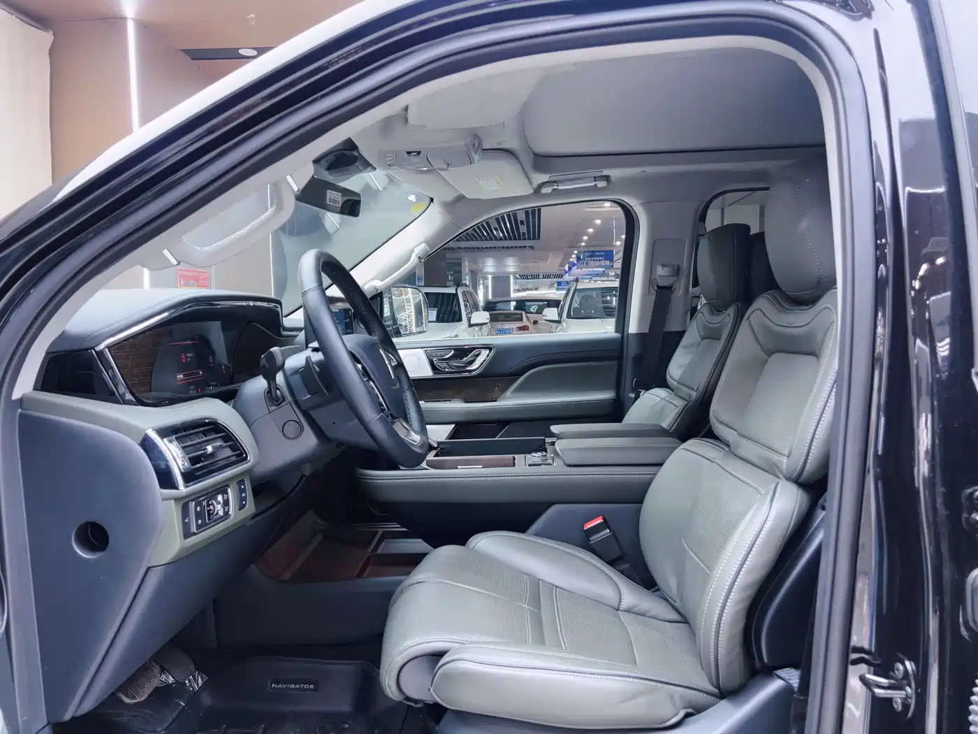 Lincoln Navigator 2026 2024 3.5T Long Wheelbase Presidential Edition