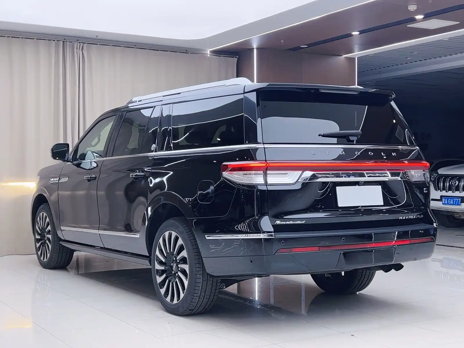 Фото 18 - Lincoln Navigator