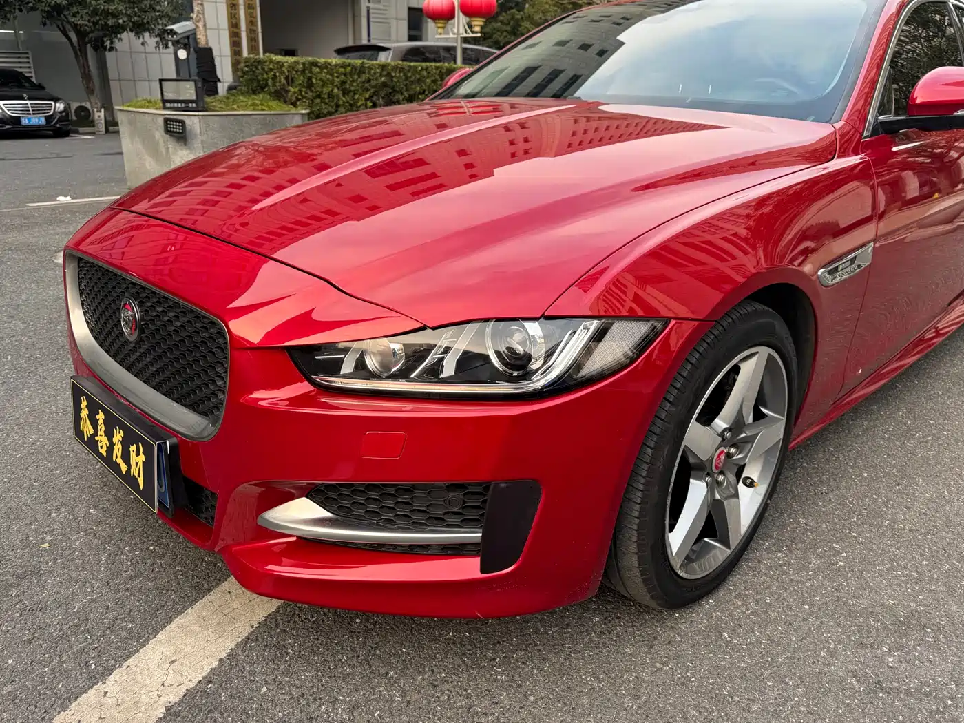 Jaguar XE 2015 2.0T 200PS R-Sport фото 6