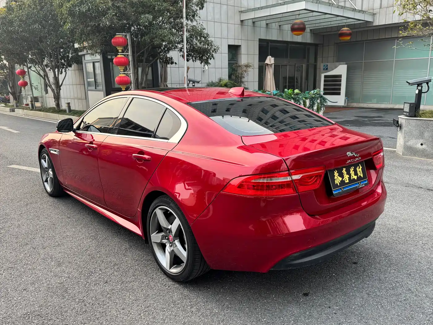 Jaguar XE 2015 2.0T 200PS R-Sport фото 7