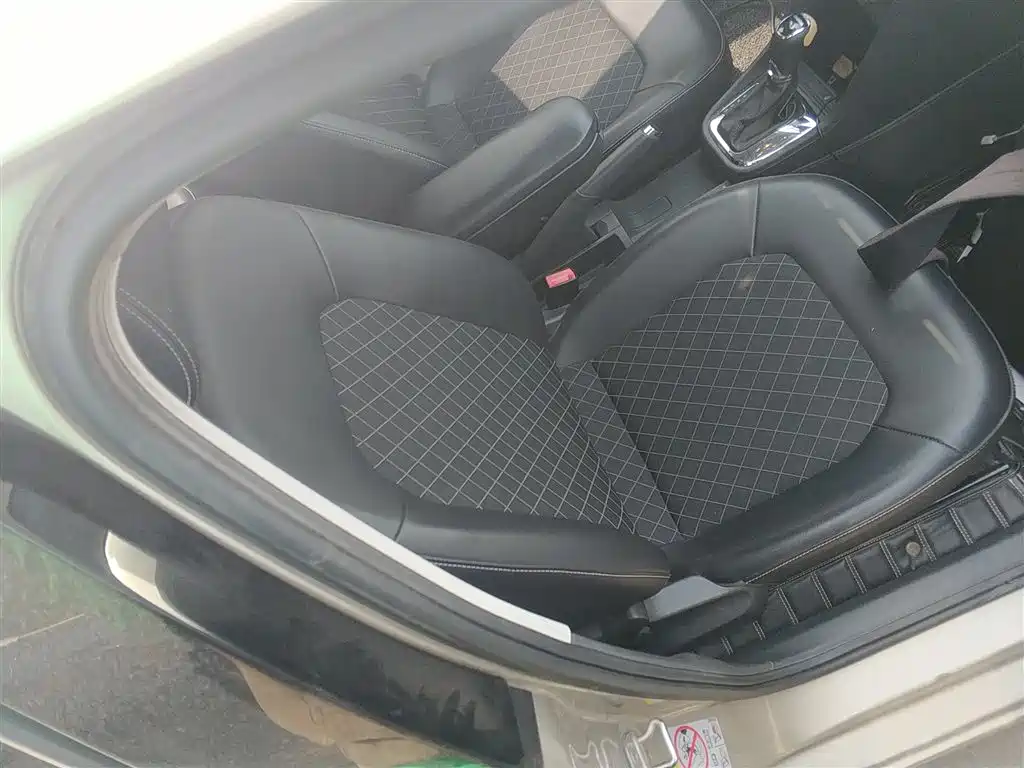 Škoda Rapid 2018 1.6L Automatic Comfort Edition фото 20