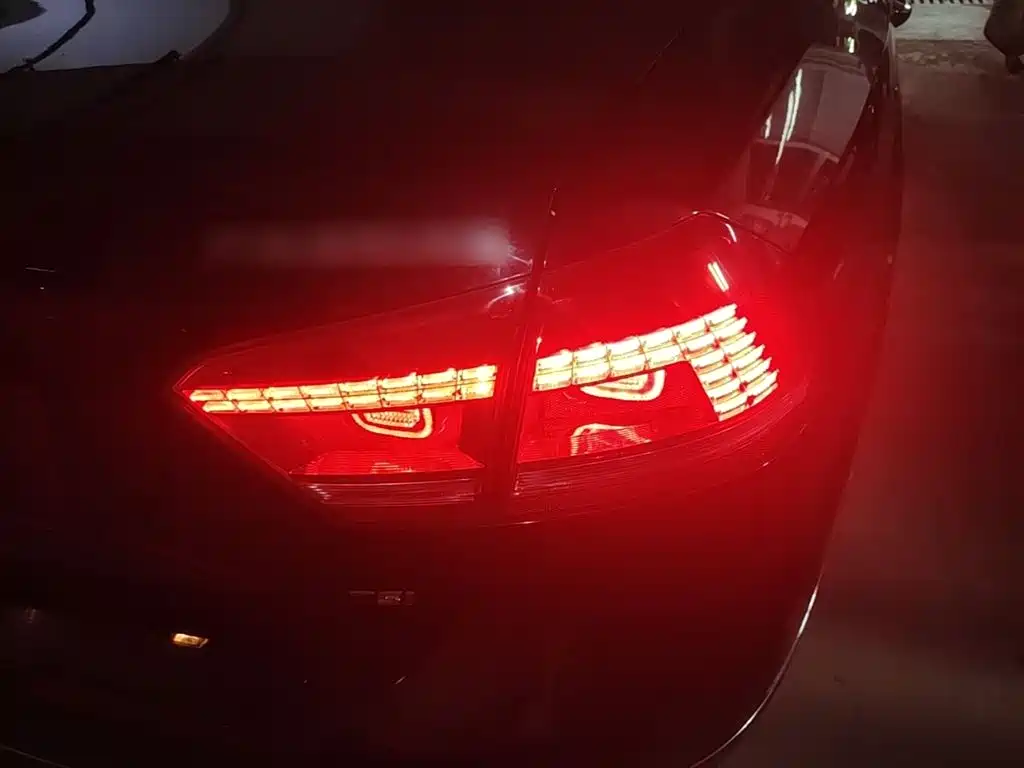 Volkswagen Passat 2015 1.8TSI DSG Honor Edition фото 8