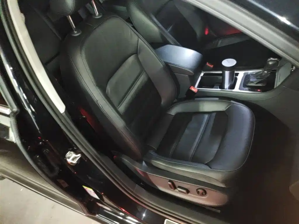 Volkswagen Passat 2015 1.8TSI DSG Honor Edition фото 24