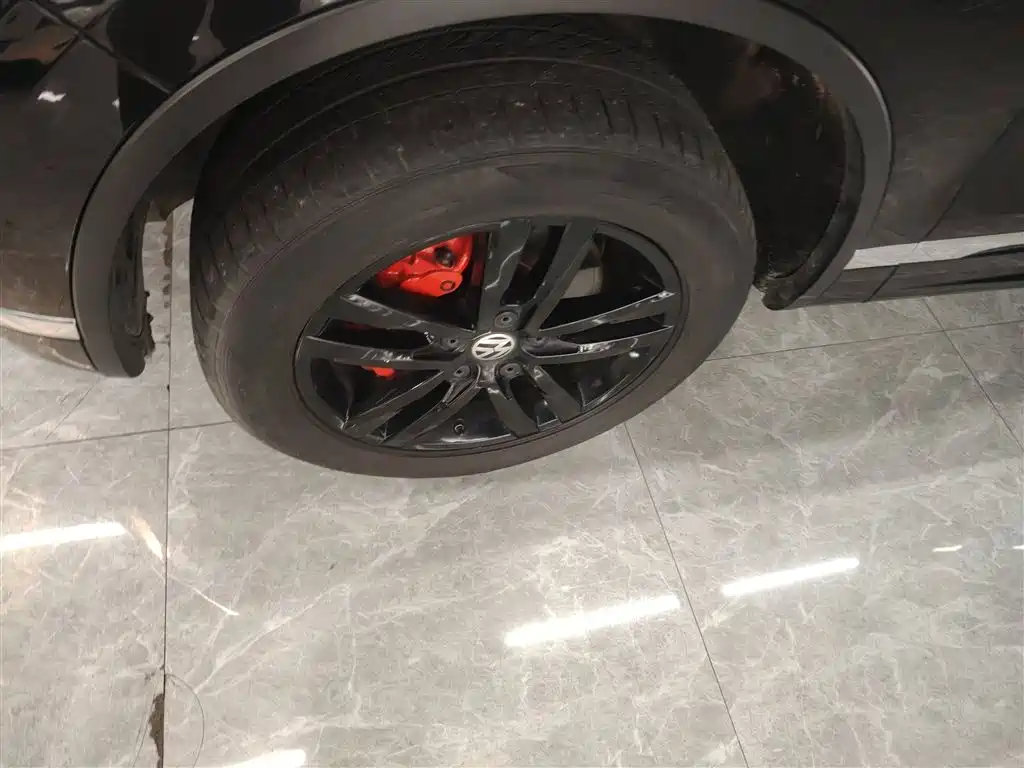 Volkswagen Touareg 2017 3.0TSI Explorer Edition фото 23
