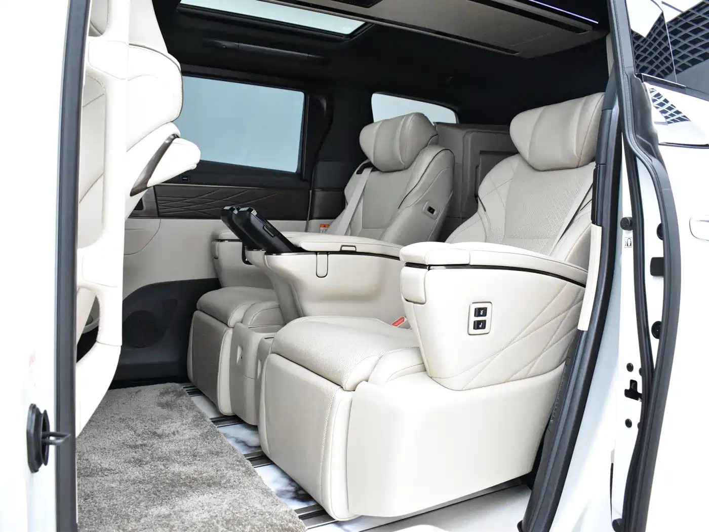 Toyota Alphard 2025 2024 Hybrid 2.5L Ultimate Enjoyment Edition