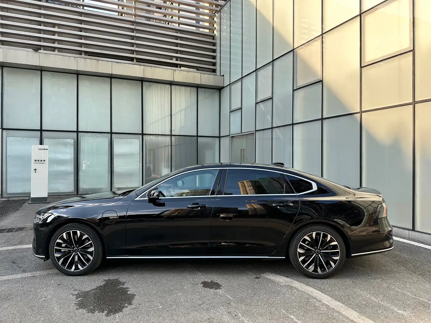 Volvo S90 Plug-in Hybrid 2025 2026 Plug-in Hybrid AWD Long Range Elegance Luxury