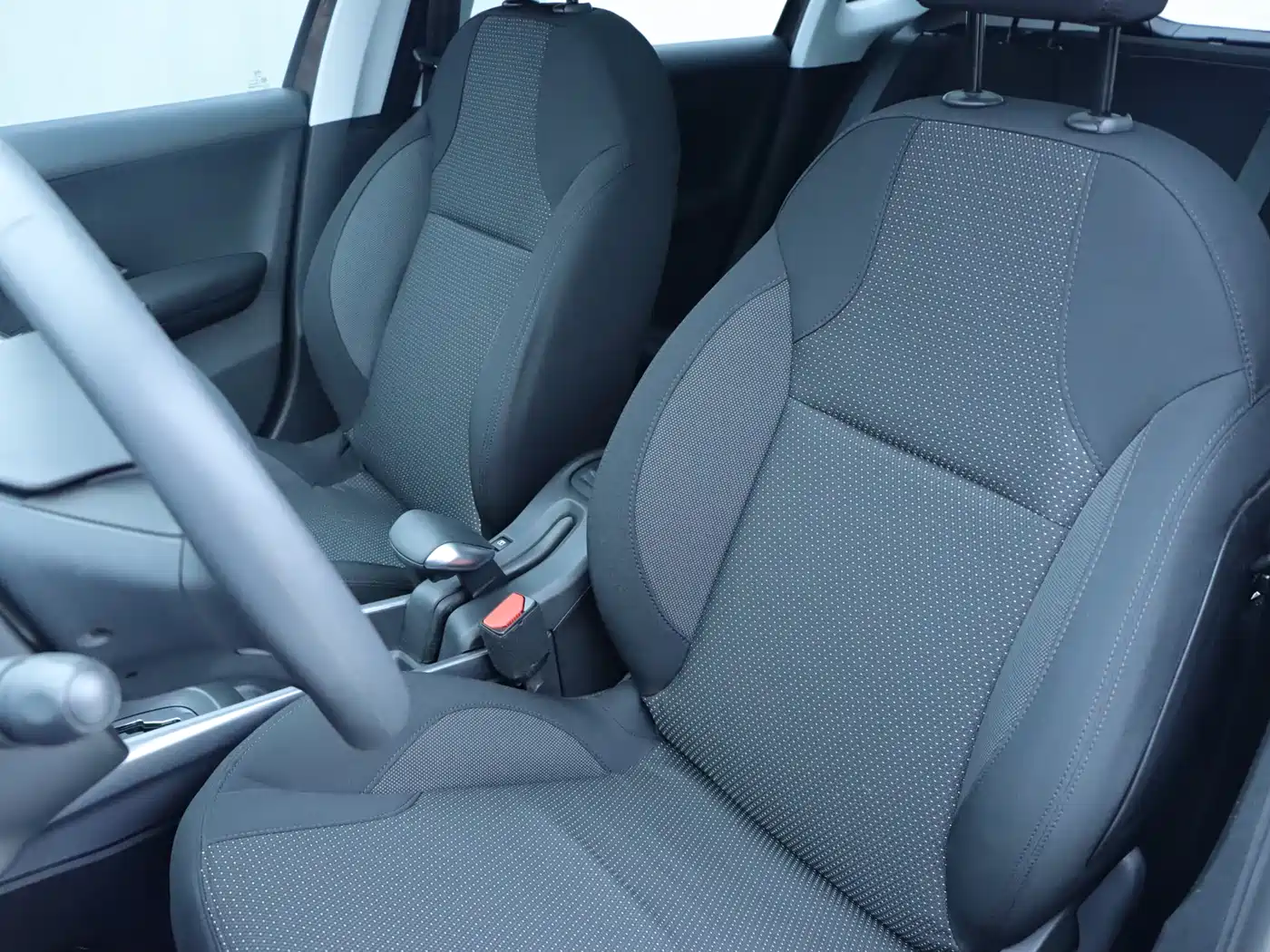 Peugeot 2008 2014 1.6L Automatic Fashion Edition фото 7