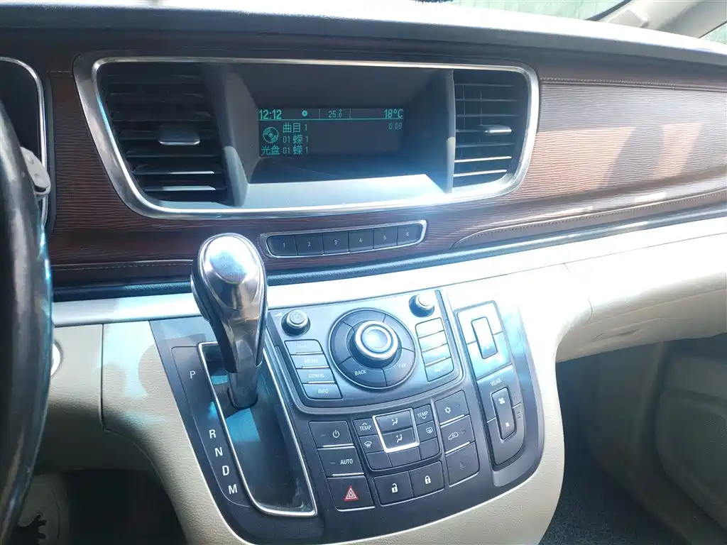 Buick GL8 2015 2.4L Luxury Business Exclusive Edition фото 13